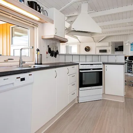 8 Person In Sjolund-by Traum *